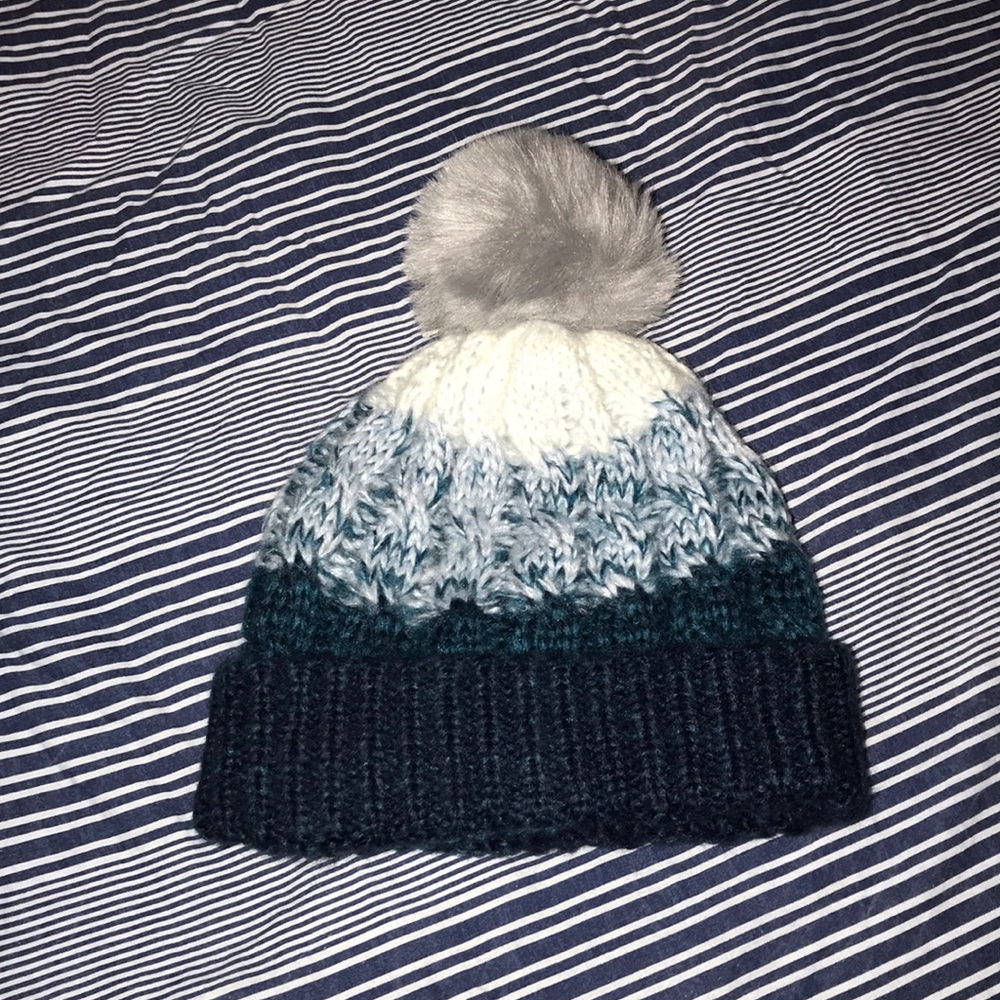 🌸NWOT Blue Striped Beanie🌸